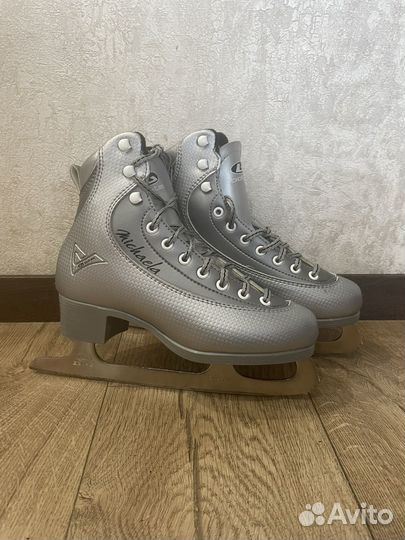Коньки фигурные botas 37