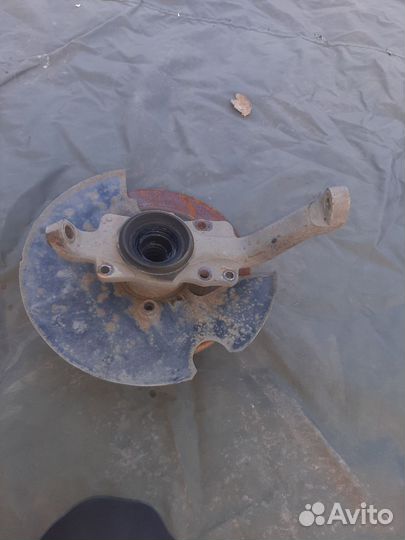 Передний поворотный кулак шевроле нива к-т