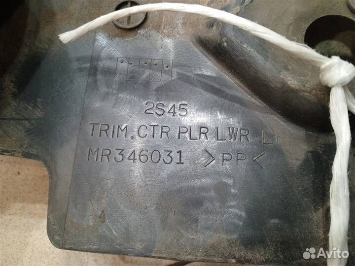 Обшивка стойки средняя левая (внутри) Mitsubishi