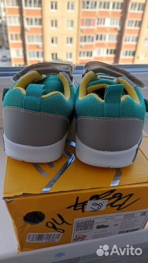 Кроссовки детские 28