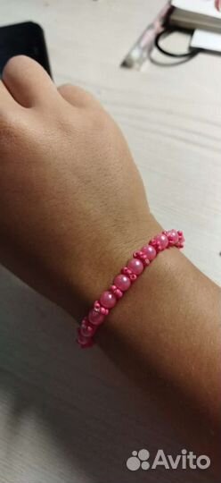 Браслет из бусин и бисера