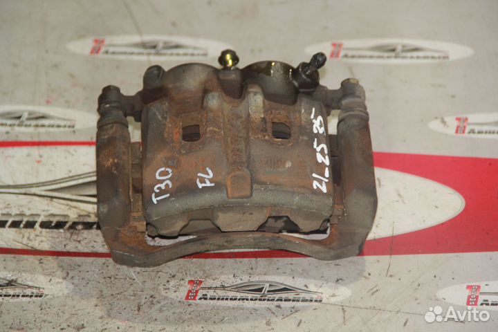 Суппорт перед лево c Nissan X-Trail NT30 QR20DE