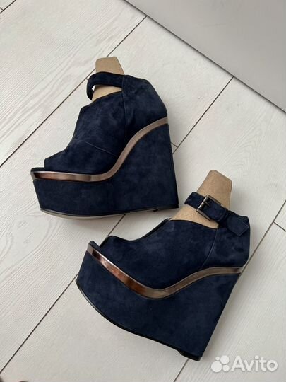 Босоножки открытые на платформе 37 натулальные