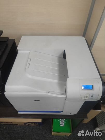 Принтер HP Color LaserJet CP3525n
