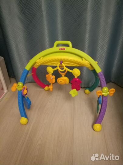 Развивающий коврик, мобиль с погремушками