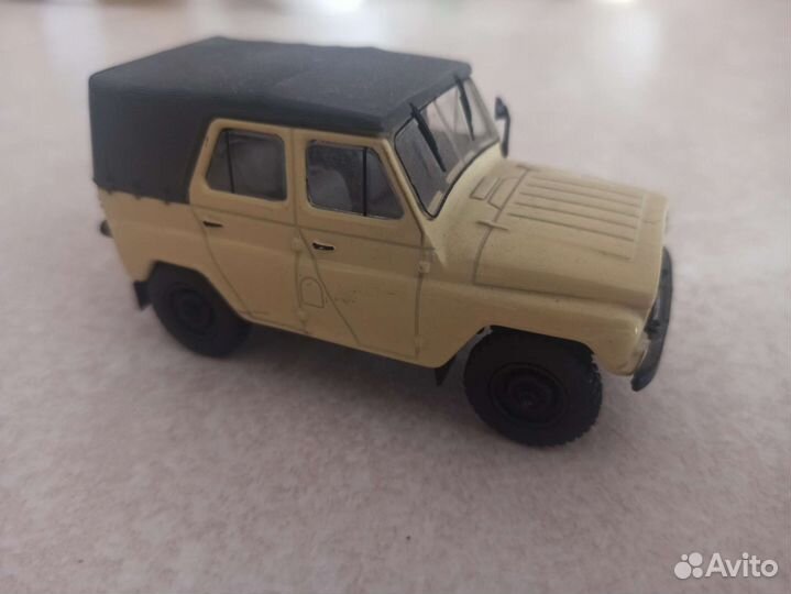 Модель автомобиля 1:43