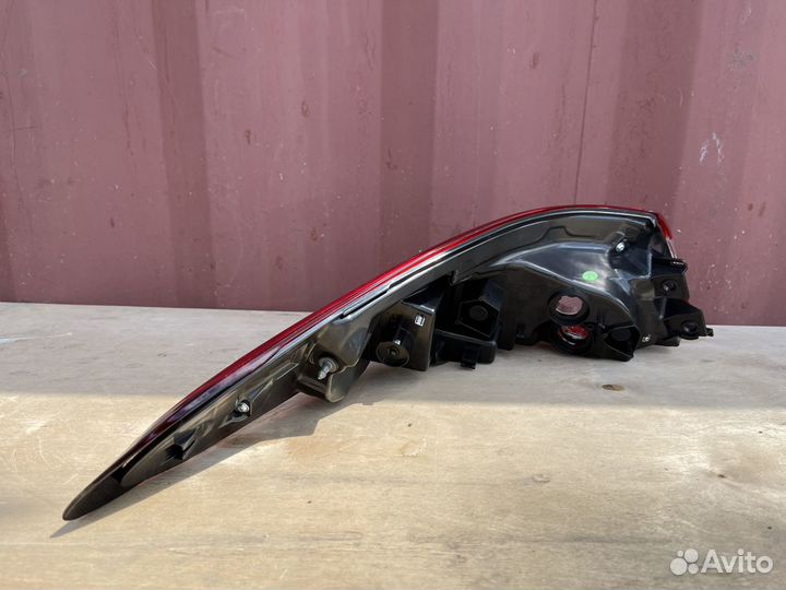 Фонарь внешний правый Toyota Camry V70