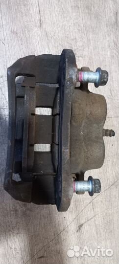 Суппорт тормозной передний Opel Antara