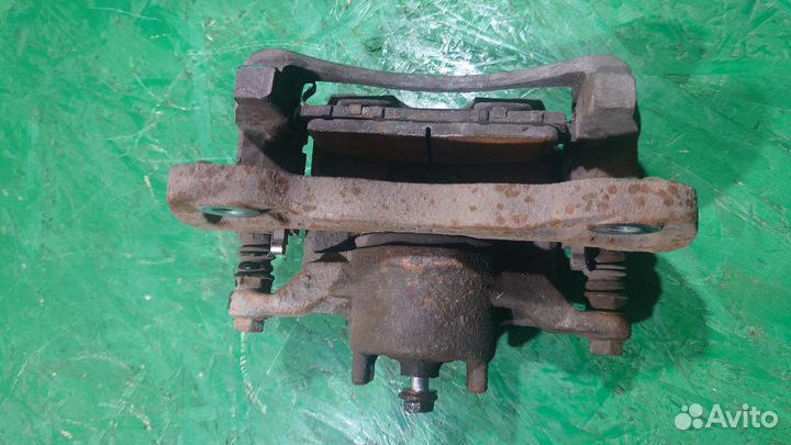 Суппорт передний L L200/4 mitsubishi L200 (2006-20