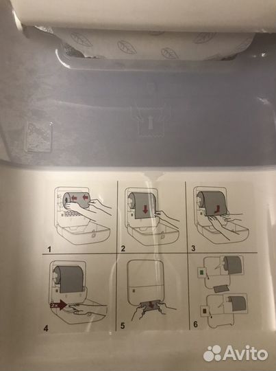 Диспенсер Тоrк H1 новый и рулонные полотенца