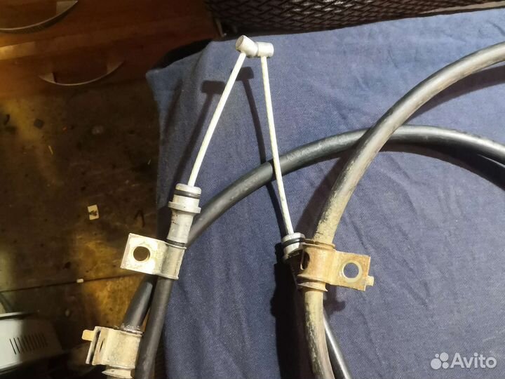 Троса стояночного тормоза Mitsubishi Pajero 3