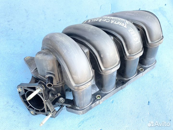 Toyota Corolla E12 2001-2006г коллектор впускной
