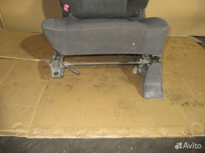 Сиденье переднее левое Nissan Navara (D40)