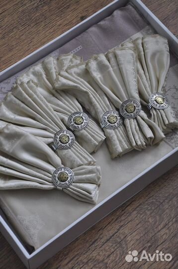 Скатерть и салфетки новые в коробке