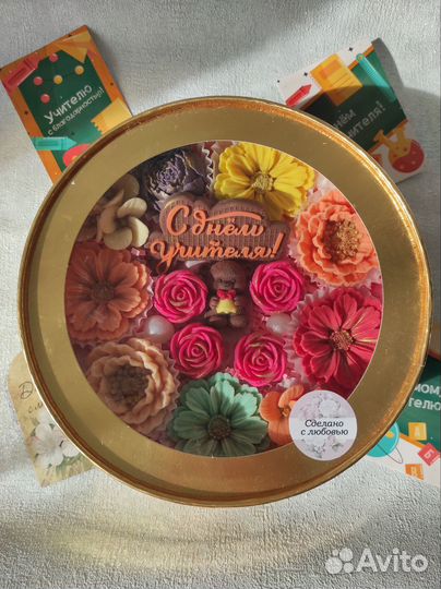 Шоколадные цветы в коробке