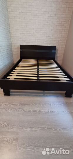 Кровать двухспальная с матрасом