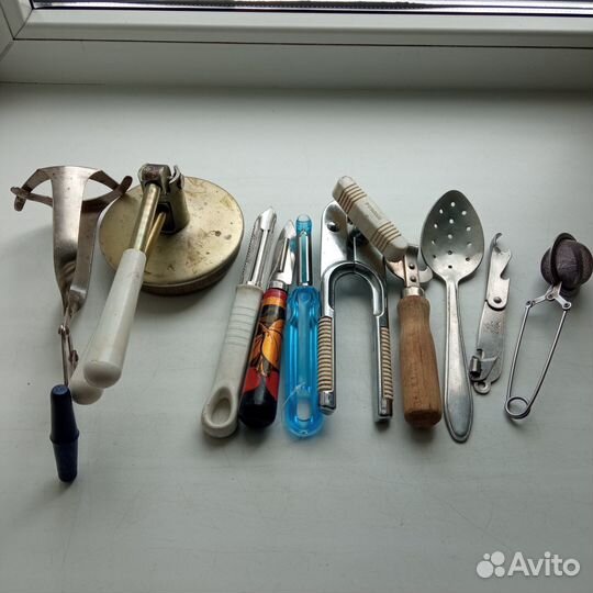 Ложки,вилки,кухонная утварь разная