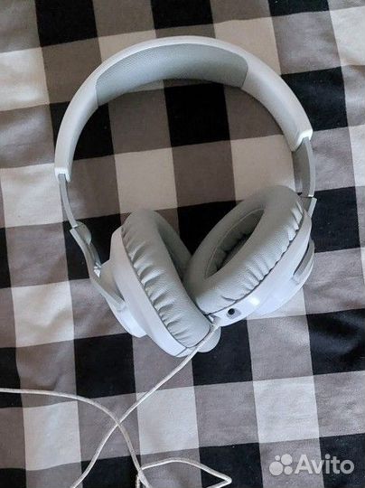 JBL наушники проводные белые