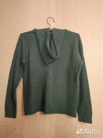 Свитер женский с капюшоном