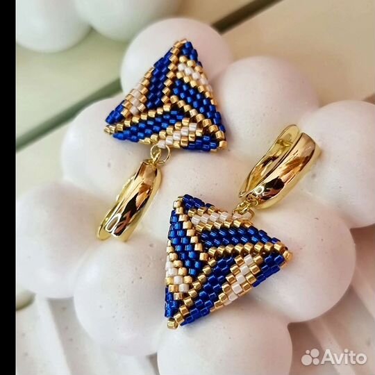 Серьги-треугольники из японского бисера