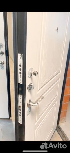 Дверь входная металлическая от застройщика