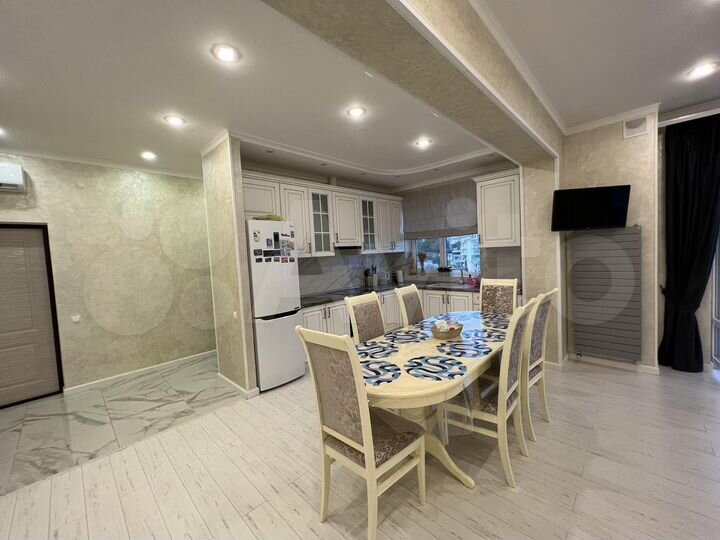 2-к. квартира, 70 м², 10/15 эт.