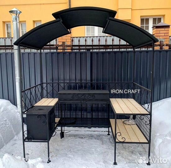 Мангал с крышей