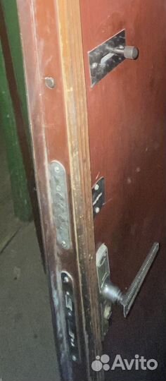 Дверь входная металлическая б/у