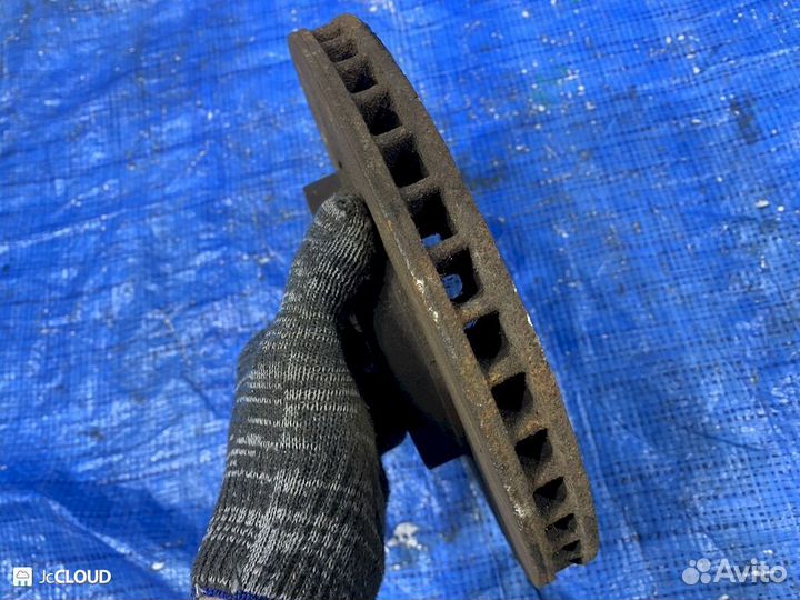 Тормозной диск на toyota ipsum ACM26