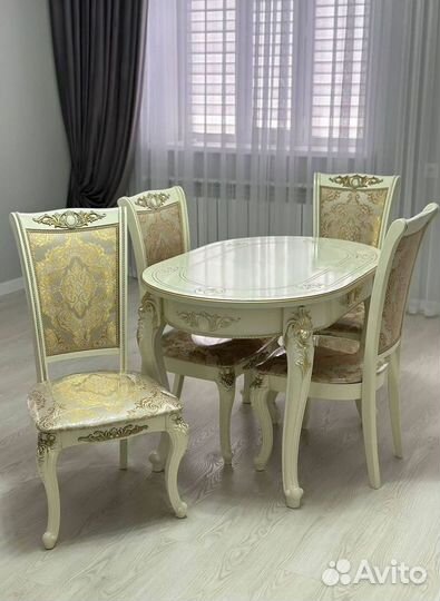 Кухонный стол и стулья комплект