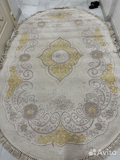 Ковер и картина