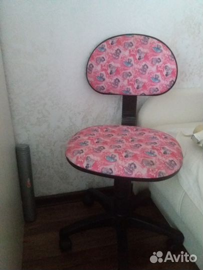 Продам стульчик для девочки