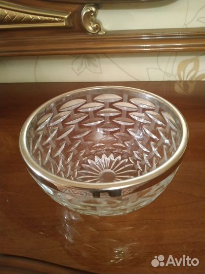 Хрустальньные вазы и рога