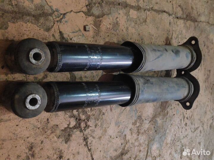 Задние стойки Chevrolet Aveo T200 хэтчбек