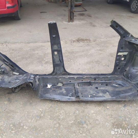 Центральная стойка кузова левая Skoda Fabia