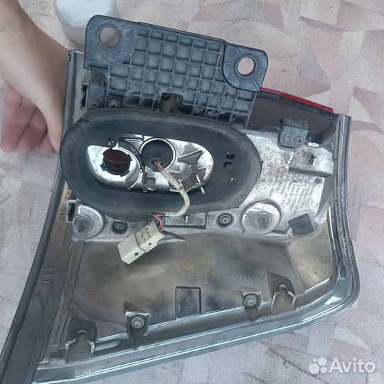 Стоп сигнал задний левый Lexus LX570