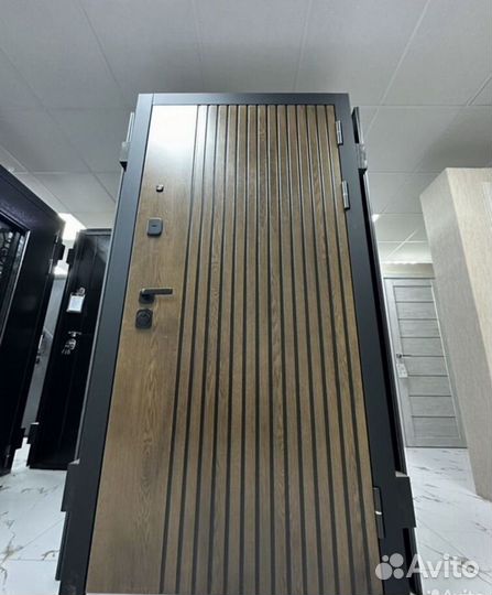 Дверь входная новая