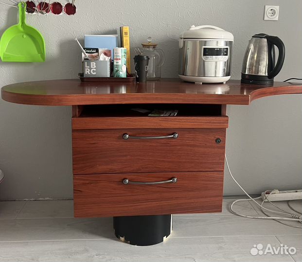 Мини холодильник и тумба