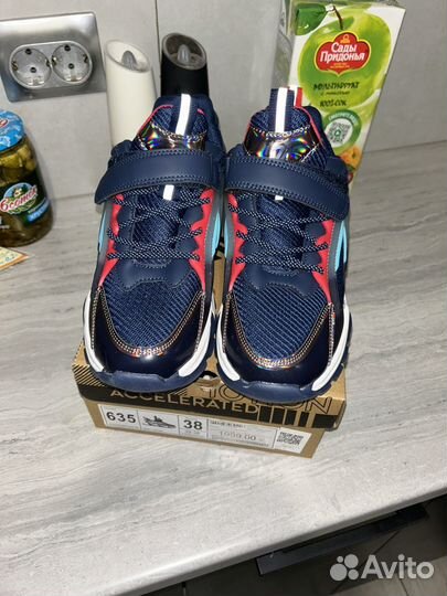 Кроссовки новые р.37-38