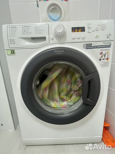 Стиральная машина узкая Ariston vmuf501B