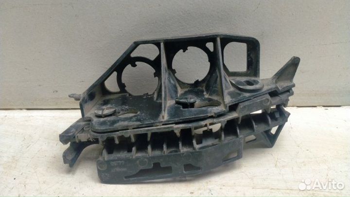 Крепление бампера переднего левое Peugeot 308