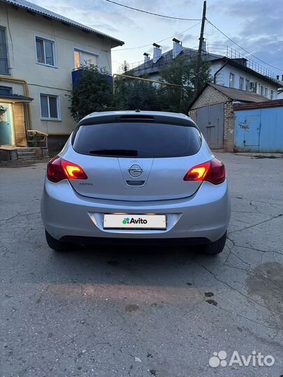Opel Astra 1.6 AT, 2011, 150 000 км