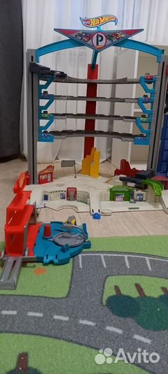 Hot wheels гараж с акулой+автомойка