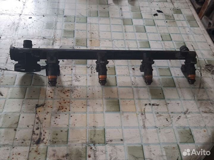 Рампа топливная Renault K4M 1.6i