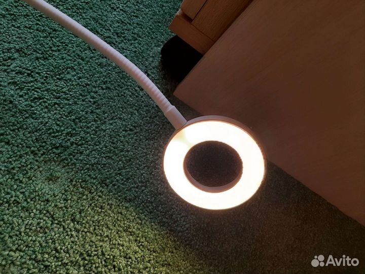 Настольная кольцевая лампа