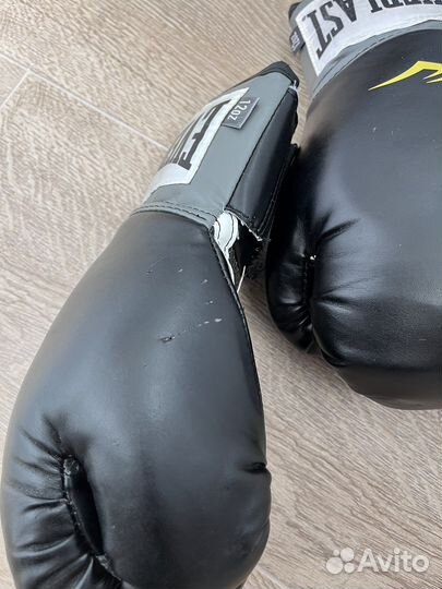 Боксерские перчатки 12 oz Everlast спаринговые