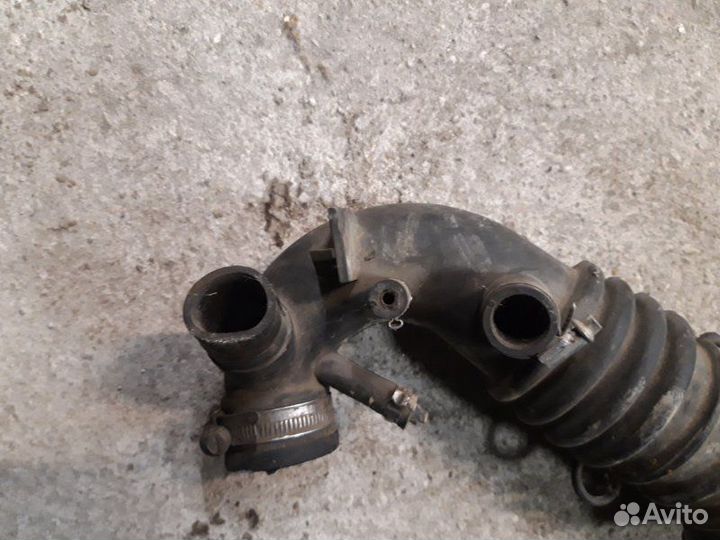 Патрубок воздушного фильтра Audi A4