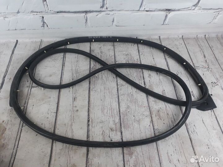 Уплотнитель двери задней левой (внутренний) Platz