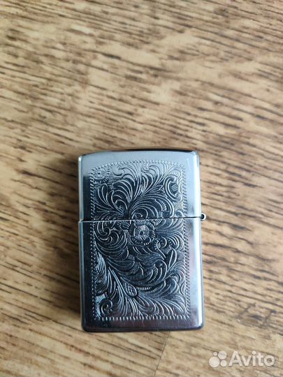 Зажигалка Zippo Venetian Marlboro 2000 года