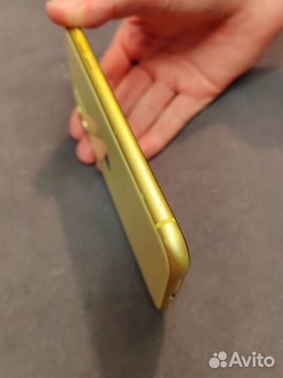 Телефон iPhone 11
